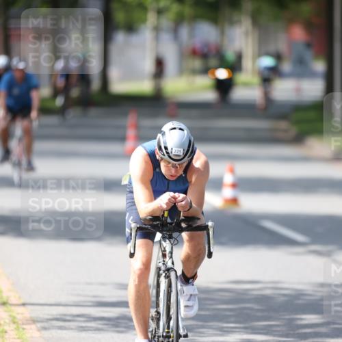 10.08.2025 - GEWOBA Citytriathlon Bremen Yannick Fuchs http://msf.ph/oto/8561647 10.08.2025 14:23:23 Radfahren 99, 154, 200, 209, 213, 222, 225, 250, 251, 317, 423, 431, 478, 480 meine-sportfotos.de