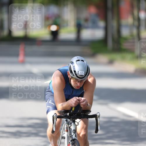 10.08.2025 - GEWOBA Citytriathlon Bremen Yannick Fuchs http://msf.ph/oto/8561652 10.08.2025 14:23:23 Radfahren 99, 154, 200, 209, 213, 222, 225, 250, 251, 317, 423, 431, 478, 480 meine-sportfotos.de