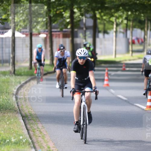 10.08.2025 - GEWOBA Citytriathlon Bremen Yannick Fuchs http://msf.ph/oto/8561677 10.08.2025 14:23:27 Radfahren 99, 154, 200, 205, 209, 213, 222, 225, 250, 251, 317, 478 meine-sportfotos.de