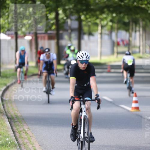 10.08.2025 - GEWOBA Citytriathlon Bremen Yannick Fuchs http://msf.ph/oto/8561681 10.08.2025 14:23:27 Radfahren 99, 154, 200, 205, 209, 213, 222, 225, 250, 251, 317, 478 meine-sportfotos.de