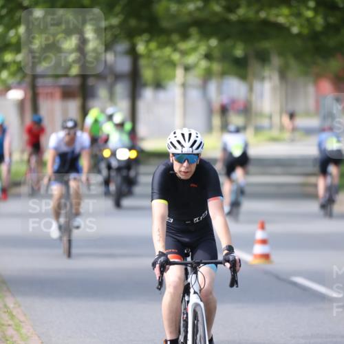 10.08.2025 - GEWOBA Citytriathlon Bremen Yannick Fuchs http://msf.ph/oto/8561682 10.08.2025 14:23:27 Radfahren 99, 154, 200, 205, 209, 213, 222, 225, 250, 251, 317, 478 meine-sportfotos.de
