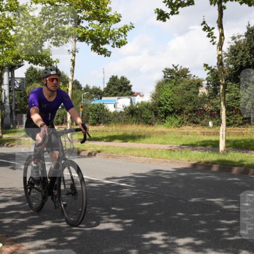 10.08.2025 - GEWOBA Citytriathlon Bremen Yannick Fuchs http://msf.ph/oto/8561692 10.08.2025 12:20:06 Radfahren 570, 639, 739, 764, 782, 784, 841, 844, 892, 920, 1027 meine-sportfotos.de