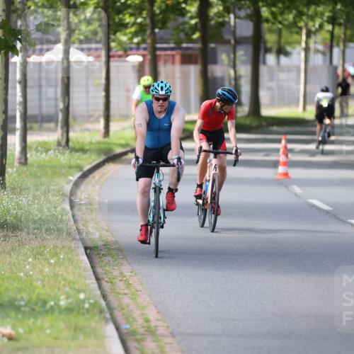 10.08.2025 - GEWOBA Citytriathlon Bremen Yannick Fuchs http://msf.ph/oto/8561702 10.08.2025 14:23:30 Radfahren 99, 154, 200, 205, 225, 234, 250, 251, 317, 478 meine-sportfotos.de