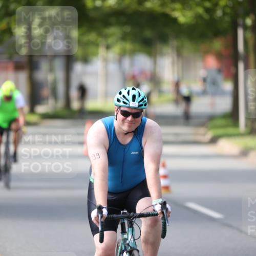 10.08.2025 - GEWOBA Citytriathlon Bremen Yannick Fuchs http://msf.ph/oto/8561717 10.08.2025 14:23:32 Radfahren 99, 154, 158, 200, 205, 225, 234, 250, 251, 317 meine-sportfotos.de