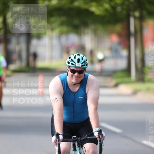 10.08.2025 - GEWOBA Citytriathlon Bremen Yannick Fuchs http://msf.ph/oto/8561719 10.08.2025 14:23:32 Radfahren 99, 154, 158, 200, 205, 225, 234, 250, 251, 317 meine-sportfotos.de