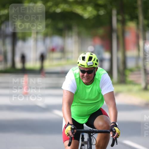 10.08.2025 - GEWOBA Citytriathlon Bremen Yannick Fuchs http://msf.ph/oto/8561734 10.08.2025 14:23:34 Radfahren 99, 154, 158, 200, 205, 225, 234, 250, 251, 317 meine-sportfotos.de