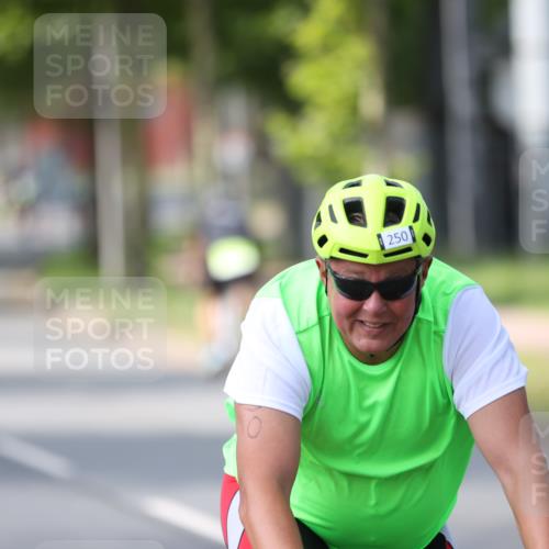 10.08.2025 - GEWOBA Citytriathlon Bremen Yannick Fuchs http://msf.ph/oto/8561739 10.08.2025 14:23:35 Radfahren 99, 154, 158, 205, 225, 234, 250, 251, 317 meine-sportfotos.de