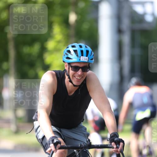 10.08.2025 - GEWOBA Citytriathlon Bremen Yannick Fuchs http://msf.ph/oto/8561746 10.08.2025 14:23:43 Radfahren 128, 158, 205, 234, 250, 317 meine-sportfotos.de