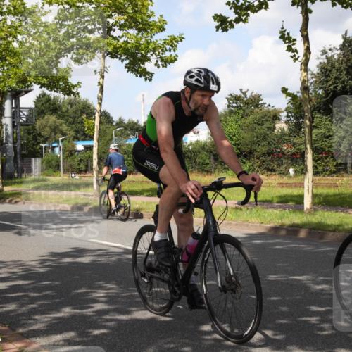 10.08.2025 - GEWOBA Citytriathlon Bremen Yannick Fuchs http://msf.ph/oto/8561763 10.08.2025 12:20:53 Radfahren 558, 581, 701, 772, 795, 829, 899, 940, 1001 meine-sportfotos.de