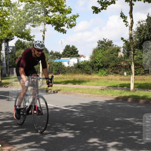 10.08.2025 - GEWOBA Citytriathlon Bremen Yannick Fuchs http://msf.ph/oto/8561769 10.08.2025 12:20:57 Radfahren 558, 581, 662, 701, 758, 772, 795, 899, 940, 969, 1001 meine-sportfotos.de