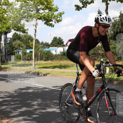 10.08.2025 - GEWOBA Citytriathlon Bremen Yannick Fuchs http://msf.ph/oto/8561770 10.08.2025 12:20:57 Radfahren 558, 581, 662, 701, 758, 772, 795, 899, 940, 969, 1001 meine-sportfotos.de