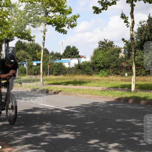 10.08.2025 - GEWOBA Citytriathlon Bremen Yannick Fuchs http://msf.ph/oto/8561772 10.08.2025 12:20:57 Radfahren 558, 581, 662, 701, 758, 772, 795, 899, 940, 969, 1001 meine-sportfotos.de