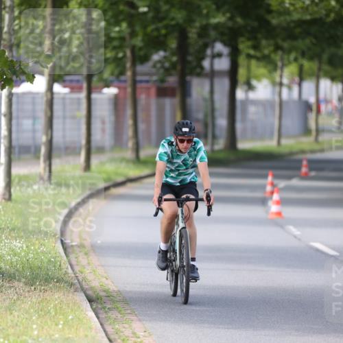 10.08.2025 - GEWOBA Citytriathlon Bremen Yannick Fuchs http://msf.ph/oto/8561778 10.08.2025 14:24:03 Radfahren 221 meine-sportfotos.de