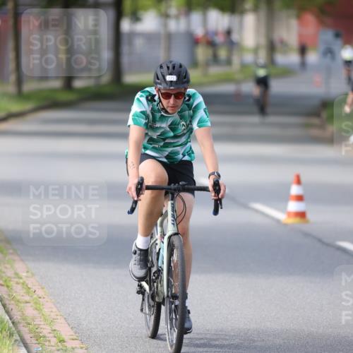 10.08.2025 - GEWOBA Citytriathlon Bremen Yannick Fuchs http://msf.ph/oto/8561788 10.08.2025 14:24:04 Radfahren 221 meine-sportfotos.de