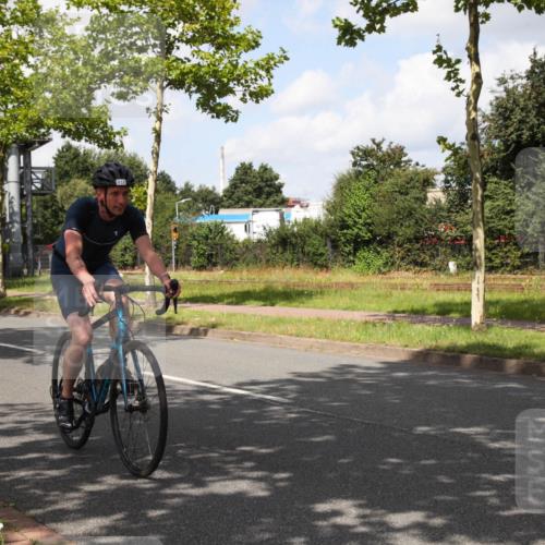 10.08.2025 - GEWOBA Citytriathlon Bremen Yannick Fuchs http://msf.ph/oto/8561803 10.08.2025 12:21:13 Radfahren 555, 558, 581, 618, 662, 701, 758, 761, 785, 813, 869, 913, 969, 975, 1002 meine-sportfotos.de
