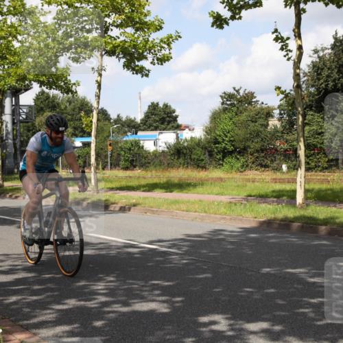 10.08.2025 - GEWOBA Citytriathlon Bremen Yannick Fuchs http://msf.ph/oto/8561831 10.08.2025 12:21:19 Radfahren 555, 618, 662, 758, 761, 785, 813, 869, 913, 949, 969, 975, 1002 meine-sportfotos.de