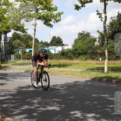 10.08.2025 - GEWOBA Citytriathlon Bremen Yannick Fuchs http://msf.ph/oto/8561846 10.08.2025 12:21:21 Radfahren 555, 618, 662, 758, 761, 785, 813, 869, 913, 949, 969, 975, 1002 meine-sportfotos.de