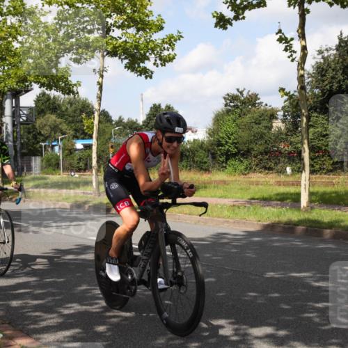 10.08.2025 - GEWOBA Citytriathlon Bremen Yannick Fuchs http://msf.ph/oto/8561850 10.08.2025 12:21:22 Radfahren 555, 618, 761, 785, 813, 869, 913, 949, 975, 1002 meine-sportfotos.de