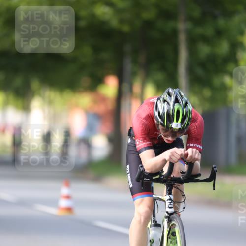 10.08.2025 - GEWOBA Citytriathlon Bremen Yannick Fuchs http://msf.ph/oto/8561863 10.08.2025 14:24:36 Radfahren 3, 165, 180, 247, 298, 488 meine-sportfotos.de