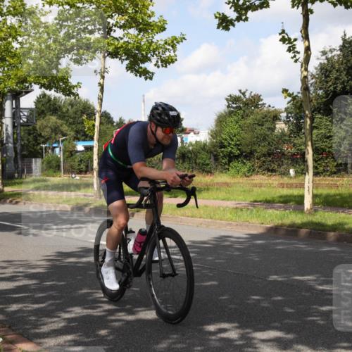 10.08.2025 - GEWOBA Citytriathlon Bremen Yannick Fuchs http://msf.ph/oto/8561865 10.08.2025 12:21:24 Radfahren 555, 618, 761, 785, 813, 913, 949, 975, 1002 meine-sportfotos.de