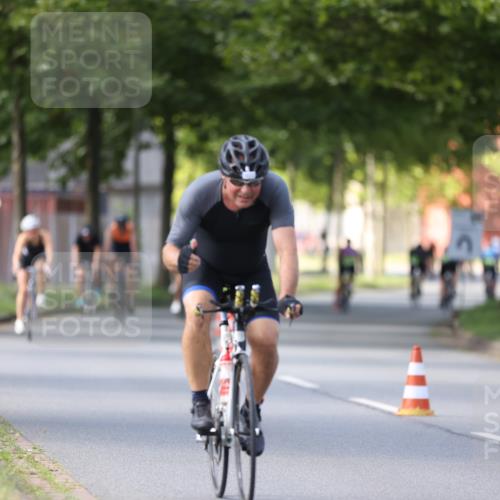 10.08.2025 - GEWOBA Citytriathlon Bremen Yannick Fuchs http://msf.ph/oto/8561871 10.08.2025 14:24:37 Radfahren 3, 165, 180, 247, 298, 332, 488 meine-sportfotos.de