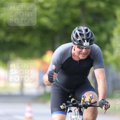 10.08.2025 - GEWOBA Citytriathlon Bremen Yannick Fuchs http://msf.ph/oto/8561877 10.08.2025 14:24:38 Radfahren 3, 165, 180, 247, 298, 332, 432, 488 meine-sportfotos.de