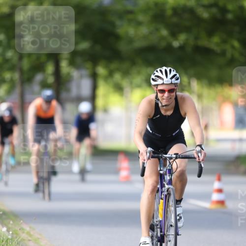 10.08.2025 - GEWOBA Citytriathlon Bremen Yannick Fuchs http://msf.ph/oto/8561894 10.08.2025 14:24:40 Radfahren 3, 165, 180, 247, 298, 332, 432, 488 meine-sportfotos.de