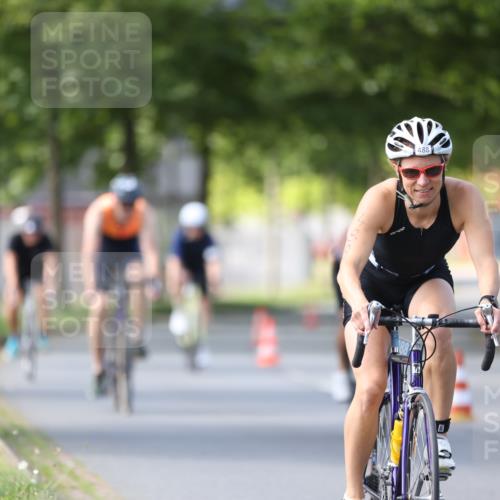 10.08.2025 - GEWOBA Citytriathlon Bremen Yannick Fuchs http://msf.ph/oto/8561896 10.08.2025 14:24:41 Radfahren 3, 165, 180, 247, 298, 332, 432, 488 meine-sportfotos.de