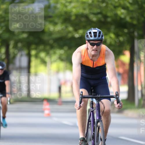 10.08.2025 - GEWOBA Citytriathlon Bremen Yannick Fuchs http://msf.ph/oto/8561909 10.08.2025 14:24:43 Radfahren 3, 165, 180, 247, 298, 332, 432, 488 meine-sportfotos.de