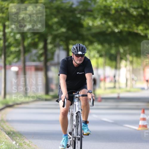 10.08.2025 - GEWOBA Citytriathlon Bremen Yannick Fuchs http://msf.ph/oto/8561910 10.08.2025 14:24:44 Radfahren 3, 165, 180, 247, 298, 332, 346, 432, 488 meine-sportfotos.de