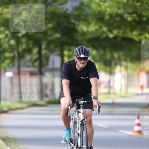10.08.2025 - GEWOBA Citytriathlon Bremen Yannick Fuchs http://msf.ph/oto/8561912 10.08.2025 14:24:44 Radfahren 3, 165, 180, 247, 298, 332, 346, 432, 488 meine-sportfotos.de