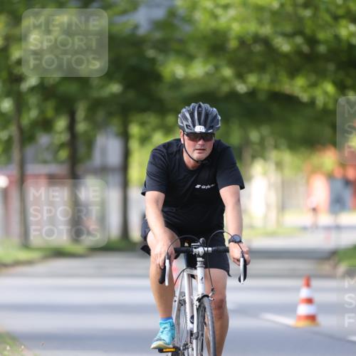 10.08.2025 - GEWOBA Citytriathlon Bremen Yannick Fuchs http://msf.ph/oto/8561915 10.08.2025 14:24:44 Radfahren 3, 165, 180, 247, 298, 332, 346, 432, 488 meine-sportfotos.de