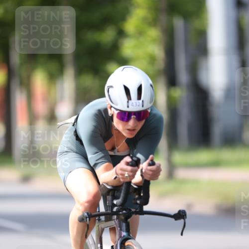 10.08.2025 - GEWOBA Citytriathlon Bremen Yannick Fuchs http://msf.ph/oto/8561921 10.08.2025 14:24:51 Radfahren 22, 165, 180, 247, 269, 298, 332, 346, 432, 488 meine-sportfotos.de