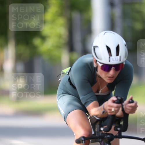 10.08.2025 - GEWOBA Citytriathlon Bremen Yannick Fuchs http://msf.ph/oto/8561924 10.08.2025 14:24:51 Radfahren 22, 165, 180, 247, 269, 298, 332, 346, 432, 488 meine-sportfotos.de