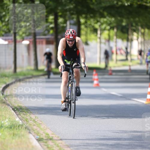 10.08.2025 - GEWOBA Citytriathlon Bremen Yannick Fuchs http://msf.ph/oto/8561925 10.08.2025 14:24:53 Radfahren 22, 165, 166, 180, 202, 235, 269, 298, 332, 346, 432 meine-sportfotos.de