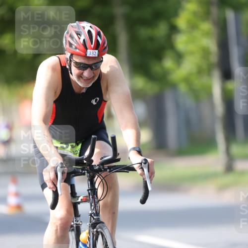 10.08.2025 - GEWOBA Citytriathlon Bremen Yannick Fuchs http://msf.ph/oto/8561939 10.08.2025 14:24:54 Radfahren 22, 165, 166, 180, 202, 235, 269, 332, 346, 432 meine-sportfotos.de