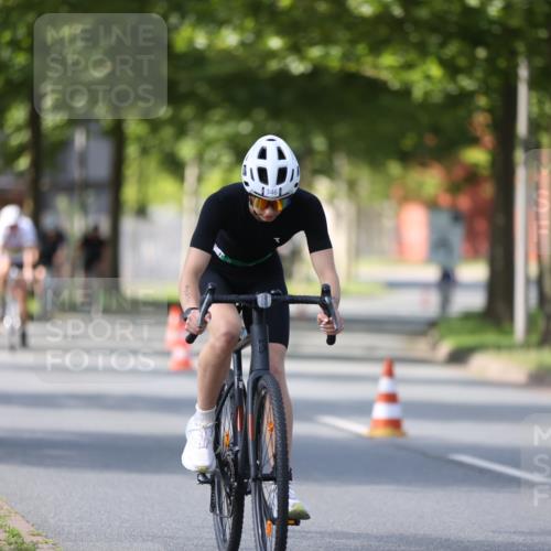 10.08.2025 - GEWOBA Citytriathlon Bremen Yannick Fuchs http://msf.ph/oto/8561942 10.08.2025 14:24:58 Radfahren 22, 166, 202, 235, 269, 332, 346, 432 meine-sportfotos.de