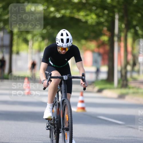 10.08.2025 - GEWOBA Citytriathlon Bremen Yannick Fuchs http://msf.ph/oto/8561945 10.08.2025 14:24:58 Radfahren 22, 166, 202, 235, 269, 332, 346, 432 meine-sportfotos.de