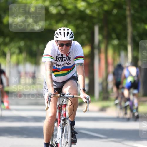 10.08.2025 - GEWOBA Citytriathlon Bremen Yannick Fuchs http://msf.ph/oto/8561955 10.08.2025 14:25:03 Radfahren 22, 166, 202, 235, 269, 346, 432 meine-sportfotos.de