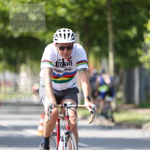 10.08.2025 - GEWOBA Citytriathlon Bremen Yannick Fuchs http://msf.ph/oto/8561957 10.08.2025 14:25:03 Radfahren 22, 166, 202, 235, 269, 346, 432 meine-sportfotos.de