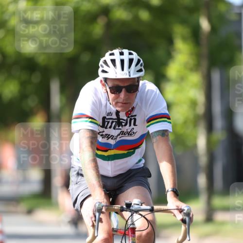 10.08.2025 - GEWOBA Citytriathlon Bremen Yannick Fuchs http://msf.ph/oto/8561959 10.08.2025 14:25:03 Radfahren 22, 166, 202, 235, 269, 346, 432 meine-sportfotos.de
