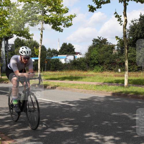 10.08.2025 - GEWOBA Citytriathlon Bremen Yannick Fuchs http://msf.ph/oto/8561964 10.08.2025 12:22:36 Radfahren 580, 602, 634, 663, 665, 803, 848, 870, 910, 926, 1023 meine-sportfotos.de