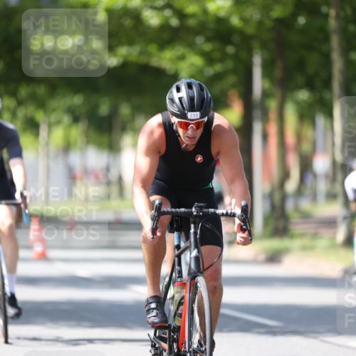 10.08.2025 - GEWOBA Citytriathlon Bremen Yannick Fuchs http://msf.ph/oto/8561965 10.08.2025 14:25:05 Radfahren 22, 49, 166, 202, 235, 267, 269, 270, 346, 462 meine-sportfotos.de