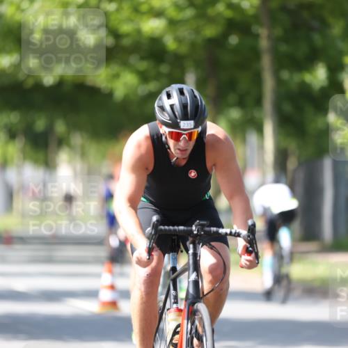 10.08.2025 - GEWOBA Citytriathlon Bremen Yannick Fuchs http://msf.ph/oto/8561967 10.08.2025 14:25:05 Radfahren 22, 49, 166, 202, 235, 267, 269, 270, 346, 462 meine-sportfotos.de