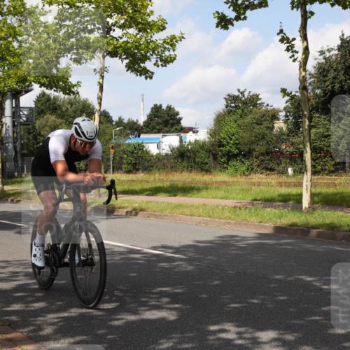 10.08.2025 - GEWOBA Citytriathlon Bremen Yannick Fuchs http://msf.ph/oto/8561968 10.08.2025 12:22:41 Radfahren 580, 602, 634, 658, 663, 665, 690, 714, 803, 870, 910, 926 meine-sportfotos.de