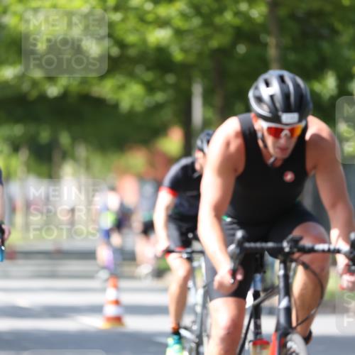 10.08.2025 - GEWOBA Citytriathlon Bremen Yannick Fuchs http://msf.ph/oto/8561970 10.08.2025 14:25:05 Radfahren 22, 49, 166, 202, 235, 267, 269, 270, 346, 462 meine-sportfotos.de