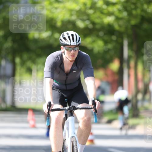 10.08.2025 - GEWOBA Citytriathlon Bremen Yannick Fuchs http://msf.ph/oto/8561971 10.08.2025 14:25:06 Radfahren 22, 49, 85, 166, 202, 235, 267, 269, 270, 346, 462 meine-sportfotos.de