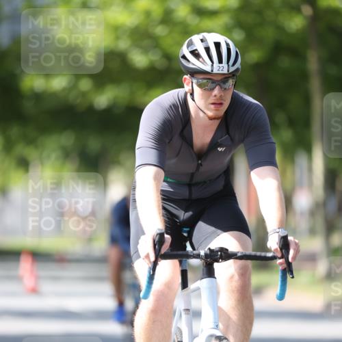 10.08.2025 - GEWOBA Citytriathlon Bremen Yannick Fuchs http://msf.ph/oto/8561975 10.08.2025 14:25:06 Radfahren 22, 49, 85, 166, 202, 235, 267, 269, 270, 346, 462 meine-sportfotos.de
