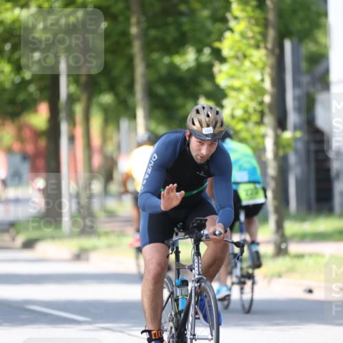 10.08.2025 - GEWOBA Citytriathlon Bremen Yannick Fuchs http://msf.ph/oto/8561977 10.08.2025 14:25:07 Radfahren 22, 49, 85, 166, 202, 235, 267, 269, 270, 346, 462 meine-sportfotos.de