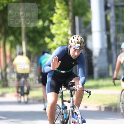 10.08.2025 - GEWOBA Citytriathlon Bremen Yannick Fuchs http://msf.ph/oto/8561979 10.08.2025 14:25:07 Radfahren 22, 49, 85, 166, 202, 235, 267, 269, 270, 346, 462 meine-sportfotos.de